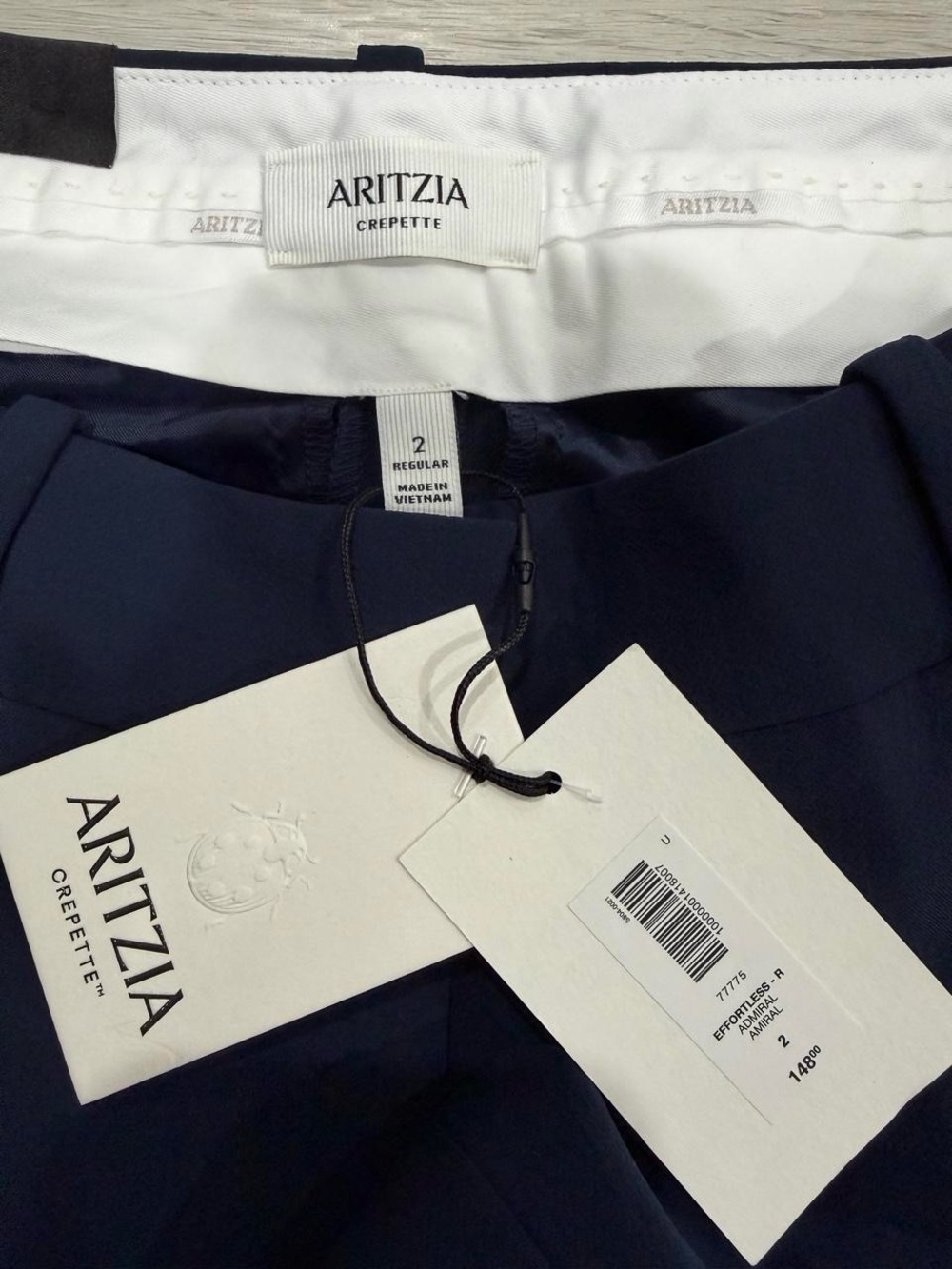 Aritzia The Effortless Pant™ - Crepette™ High-waisted, wide-leg trouser in navy. - Picture 7 of 8